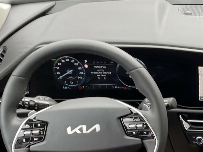 KIA Niro EV Silber 64,8 KWh AT 204 voll