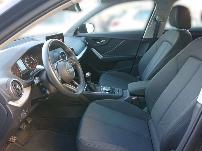 Audi Q2 30 TFSI intense voll
