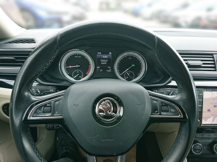 Skoda Suberb Superb Kombi Diesel 2,0 TDI Laurin & Klement DSG voll