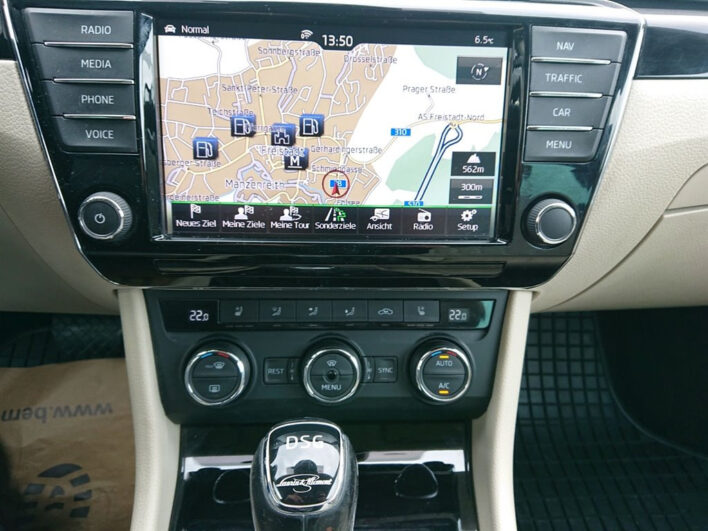 Skoda Suberb Superb Kombi Diesel 2,0 TDI Laurin & Klement DSG voll
