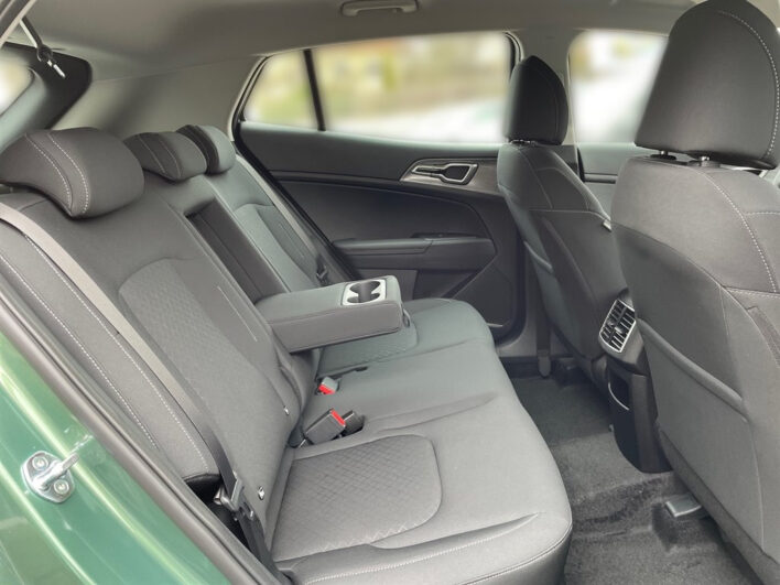 KIA Sportage Silber 1.6 CRDI 48V voll